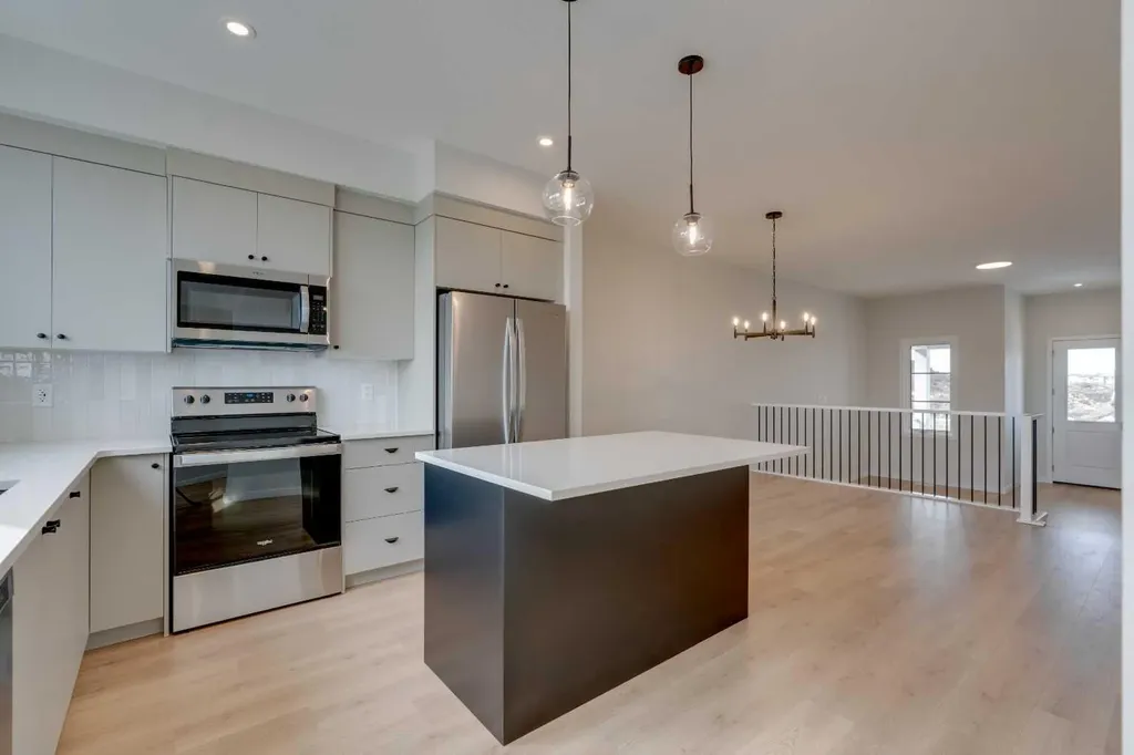 1273 Creekview Drive SW Calgary AB T2X 5Y7