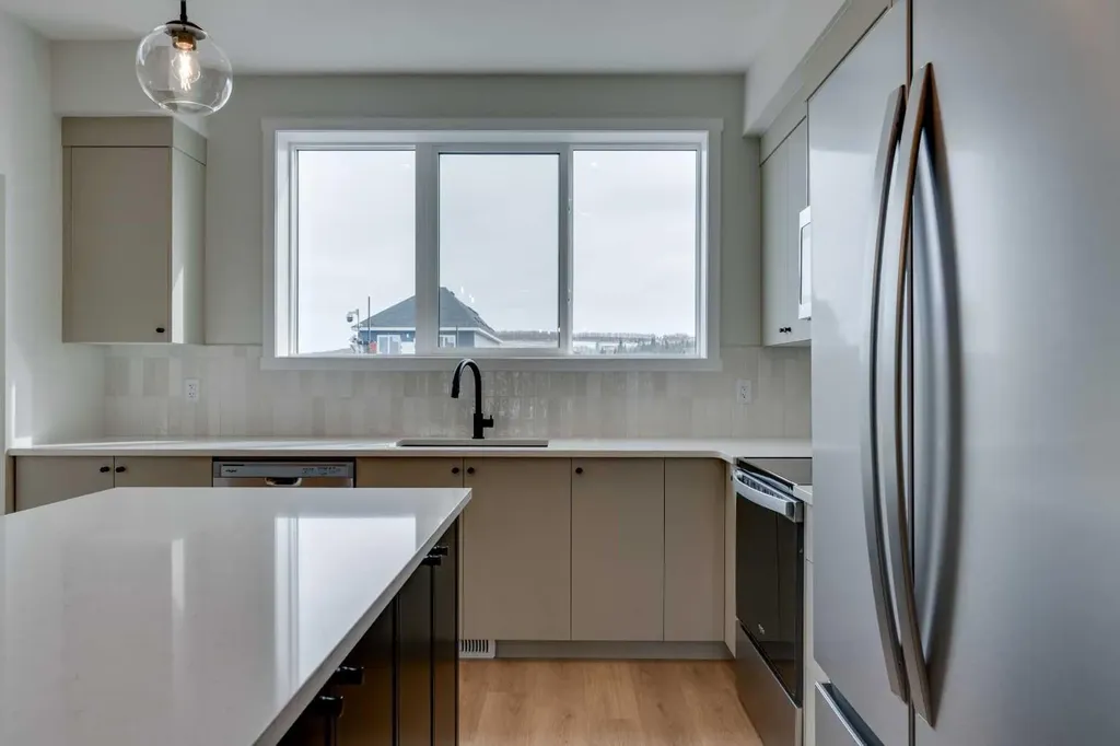 1273 Creekview Drive SW Calgary AB T2X 5Y7