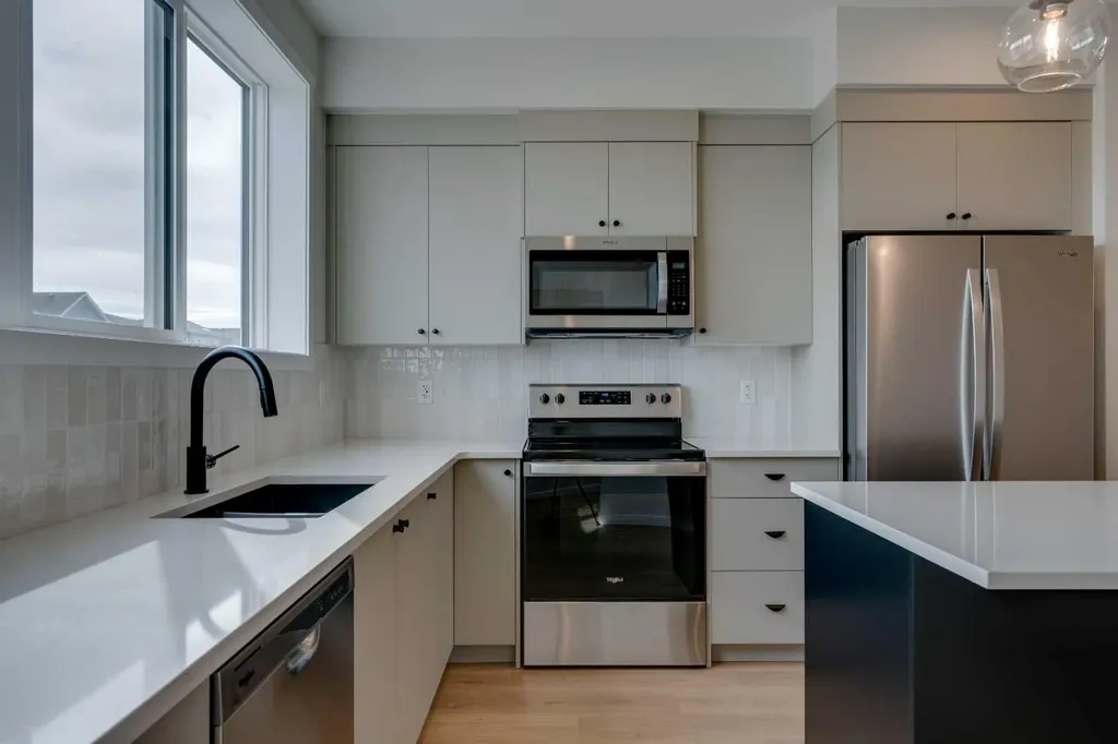 1273 Creekview Drive SW Calgary AB T2X 5Y7
