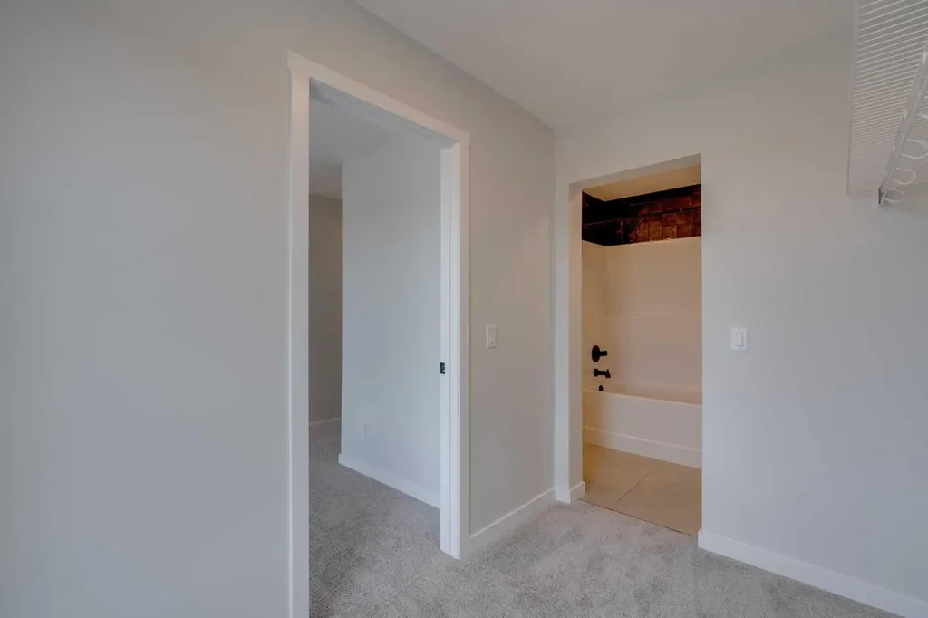 1273 Creekview Drive SW Calgary AB T2X 5Y7