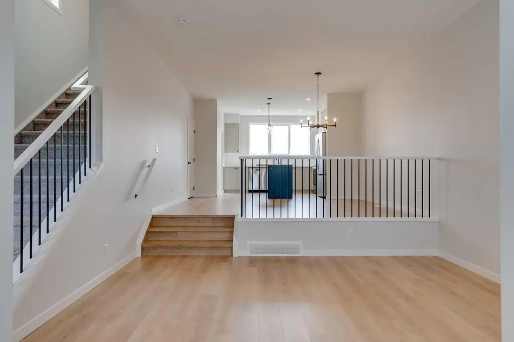 1273 Creekview Drive SW Calgary AB T2X 5Y7