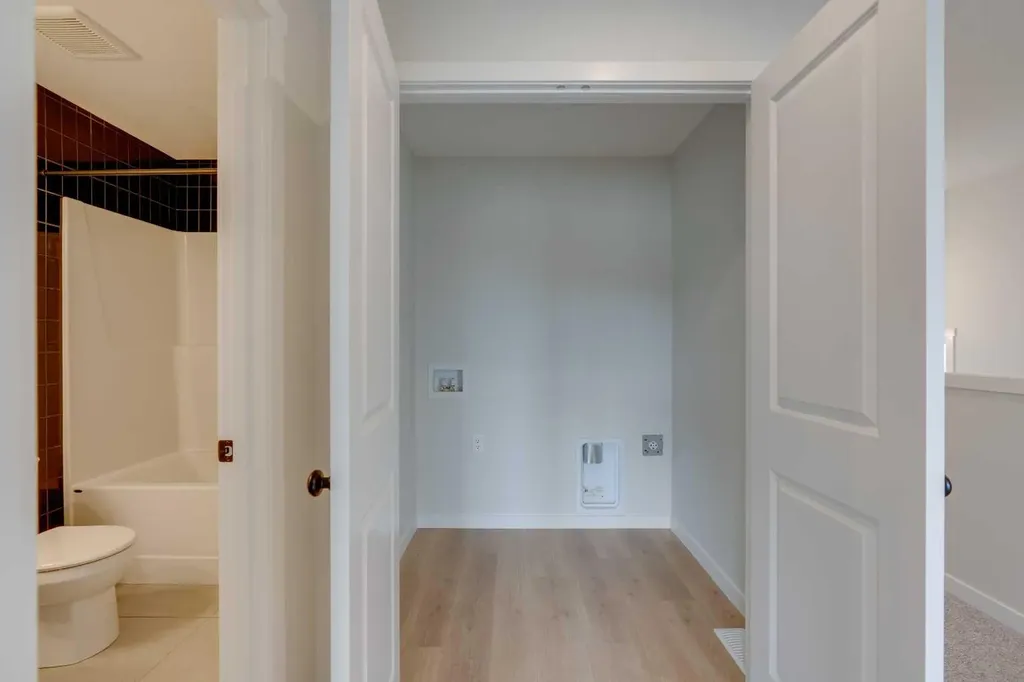 1273 Creekview Drive SW Calgary AB T2X 5Y7