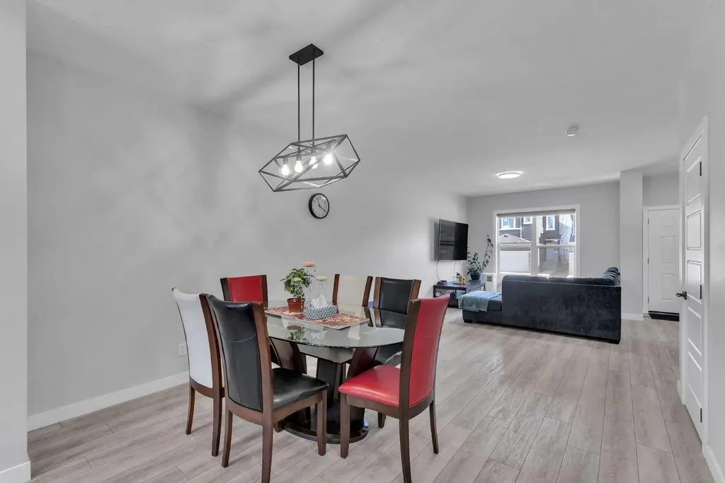 67 Corner Glen Gardens NE Calgary AB T3N2L3
