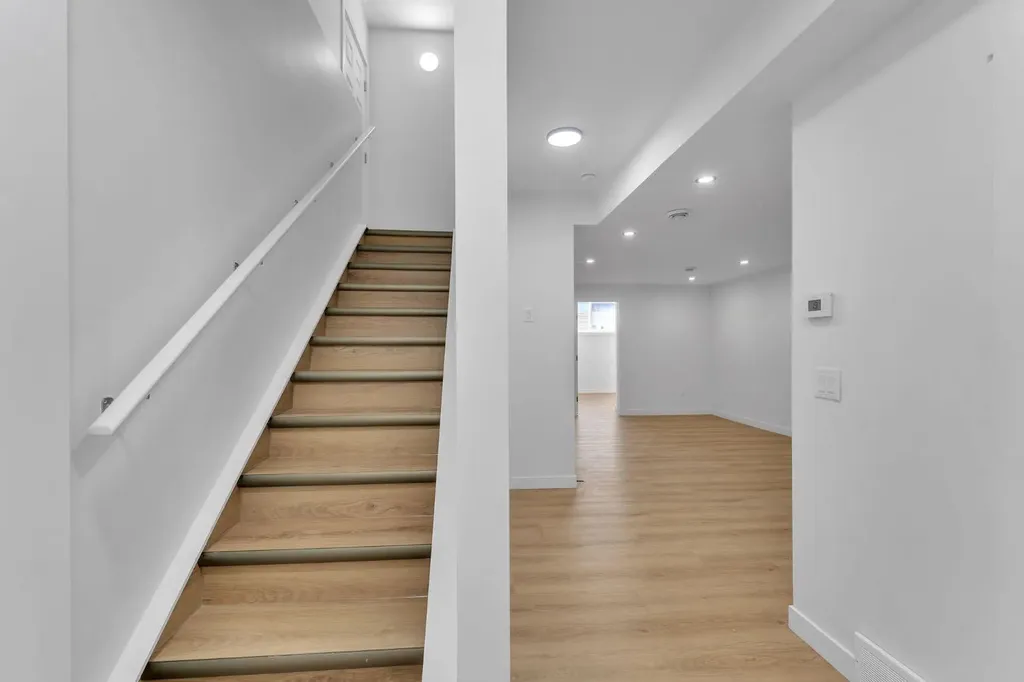 67 Corner Glen Gardens NE Calgary AB T3N2L3