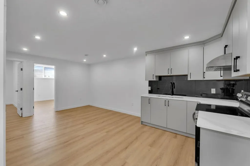 67 Corner Glen Gardens NE Calgary AB T3N2L3