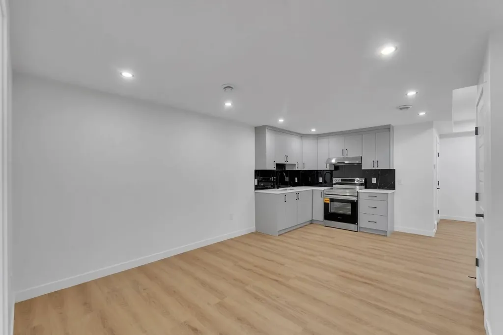 67 Corner Glen Gardens NE Calgary AB T3N2L3