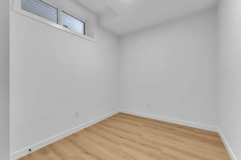 67 Corner Glen Gardens NE Calgary AB T3N2L3