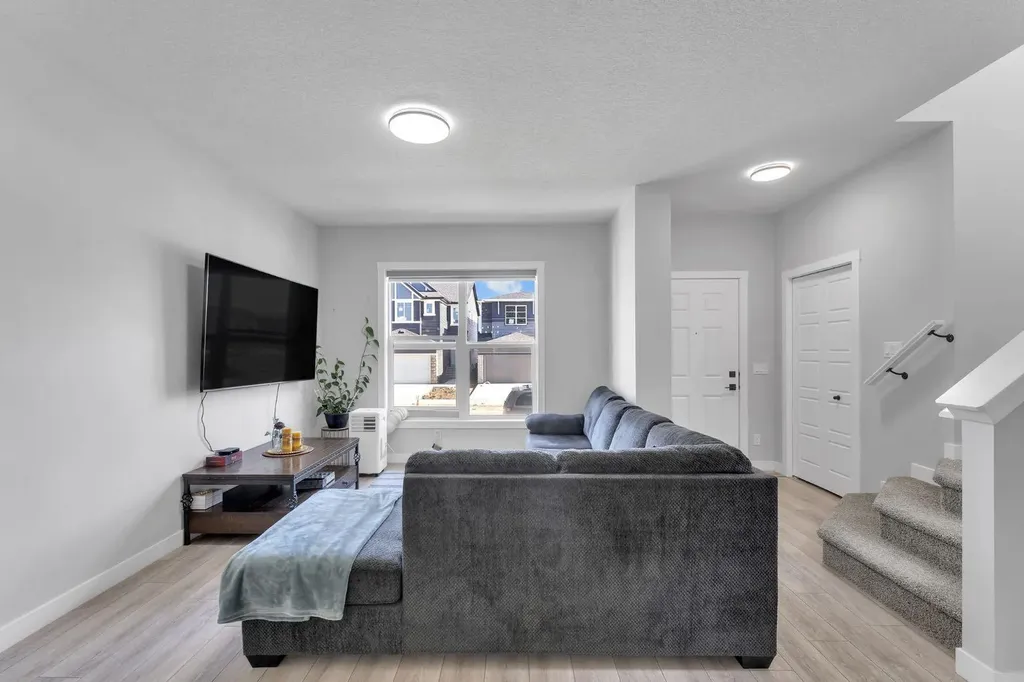 67 Corner Glen Gardens NE Calgary AB T3N2L3