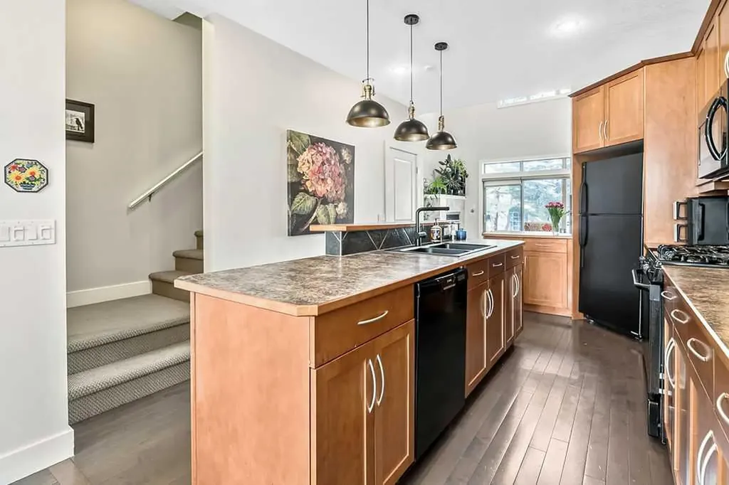 6 Scarpe Drive SW Calgary AB T2T 6P2