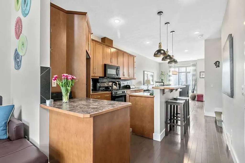 6 Scarpe Drive SW Calgary AB T2T 6P2