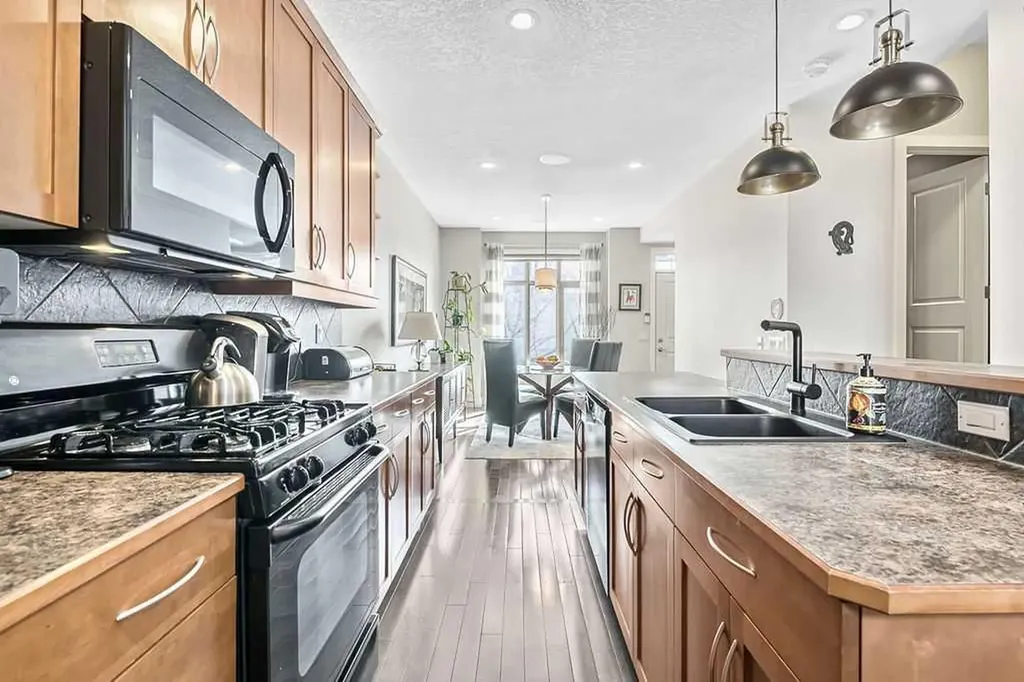 6 Scarpe Drive SW Calgary AB T2T 6P2