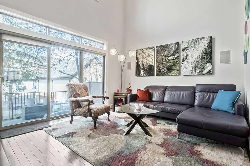 6 Scarpe Drive SW Calgary AB T2T 6P2
