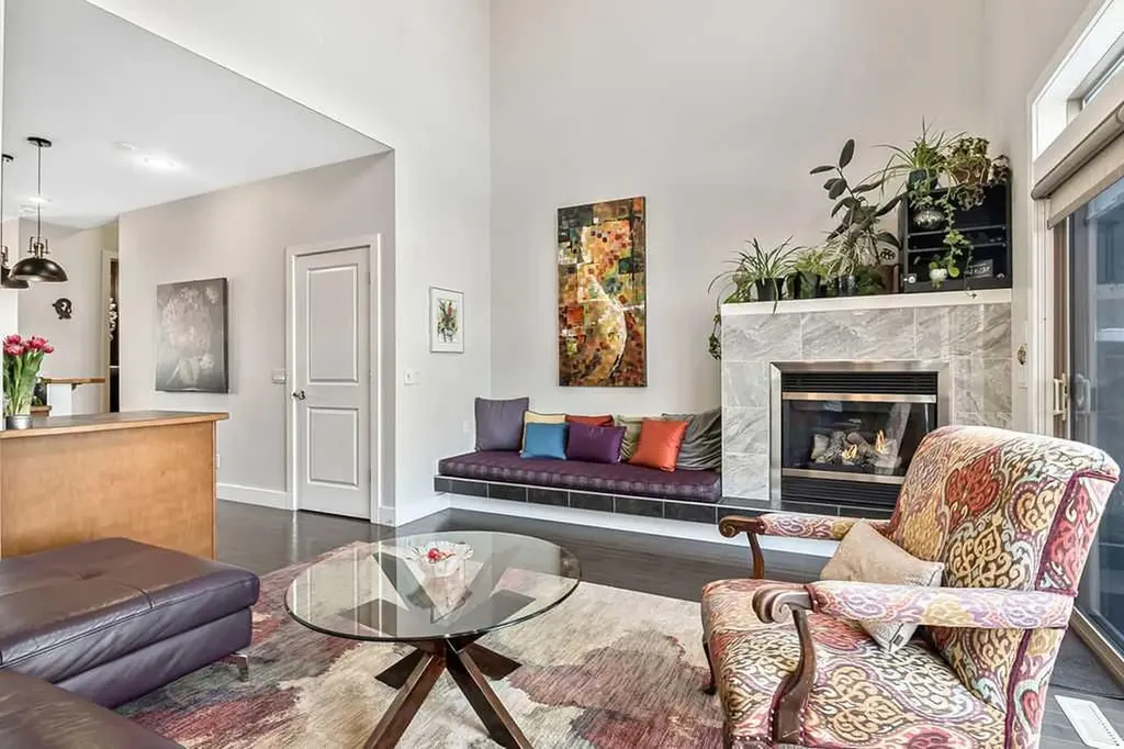 6 Scarpe Drive SW Calgary AB T2T 6P2