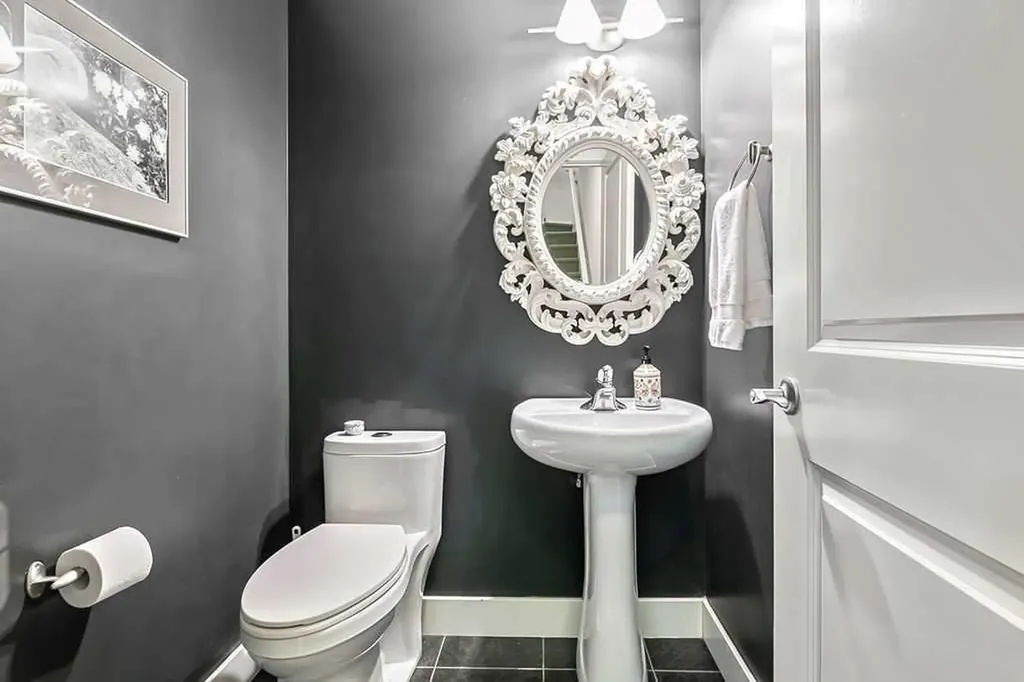 6 Scarpe Drive SW Calgary AB T2T 6P2