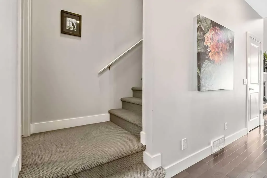 6 Scarpe Drive SW Calgary AB T2T 6P2