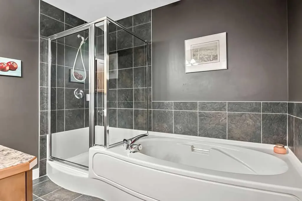 6 Scarpe Drive SW Calgary AB T2T 6P2