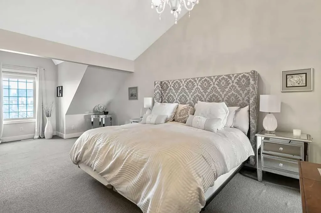 6 Scarpe Drive SW Calgary AB T2T 6P2