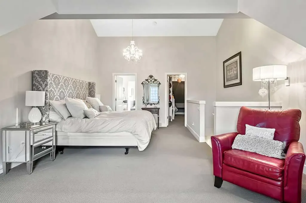 6 Scarpe Drive SW Calgary AB T2T 6P2