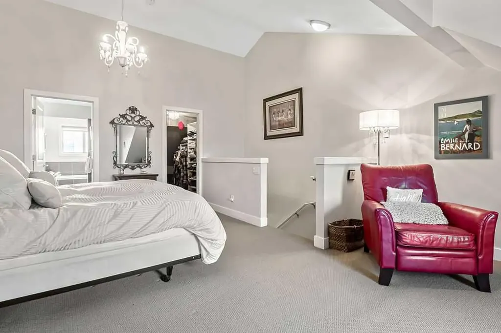 6 Scarpe Drive SW Calgary AB T2T 6P2