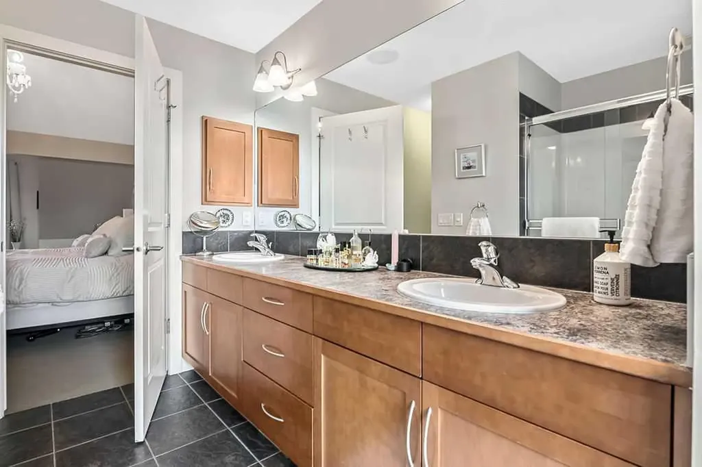 6 Scarpe Drive SW Calgary AB T2T 6P2