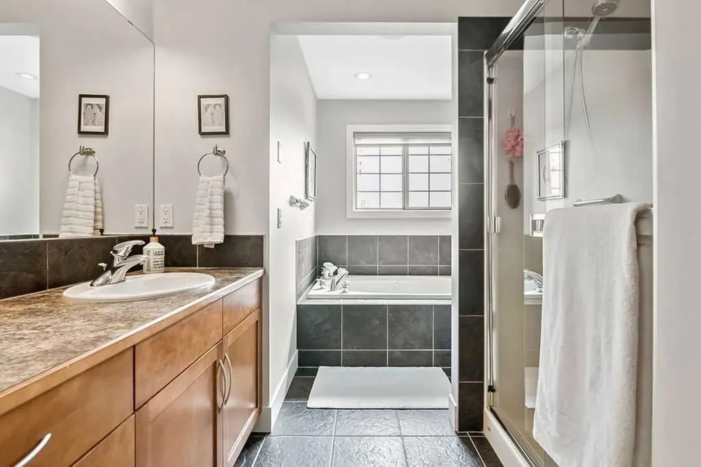 6 Scarpe Drive SW Calgary AB T2T 6P2