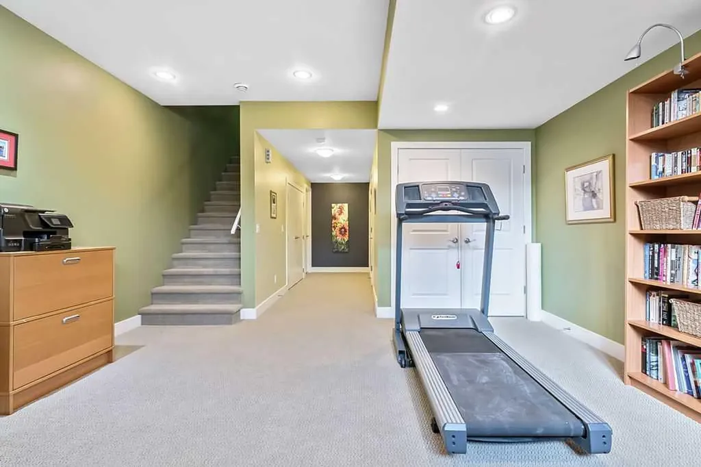 6 Scarpe Drive SW Calgary AB T2T 6P2