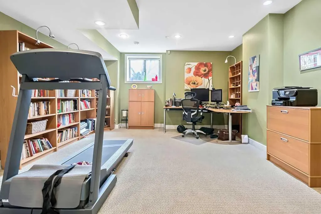 6 Scarpe Drive SW Calgary AB T2T 6P2