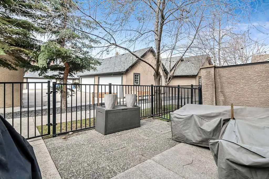 6 Scarpe Drive SW Calgary AB T2T 6P2