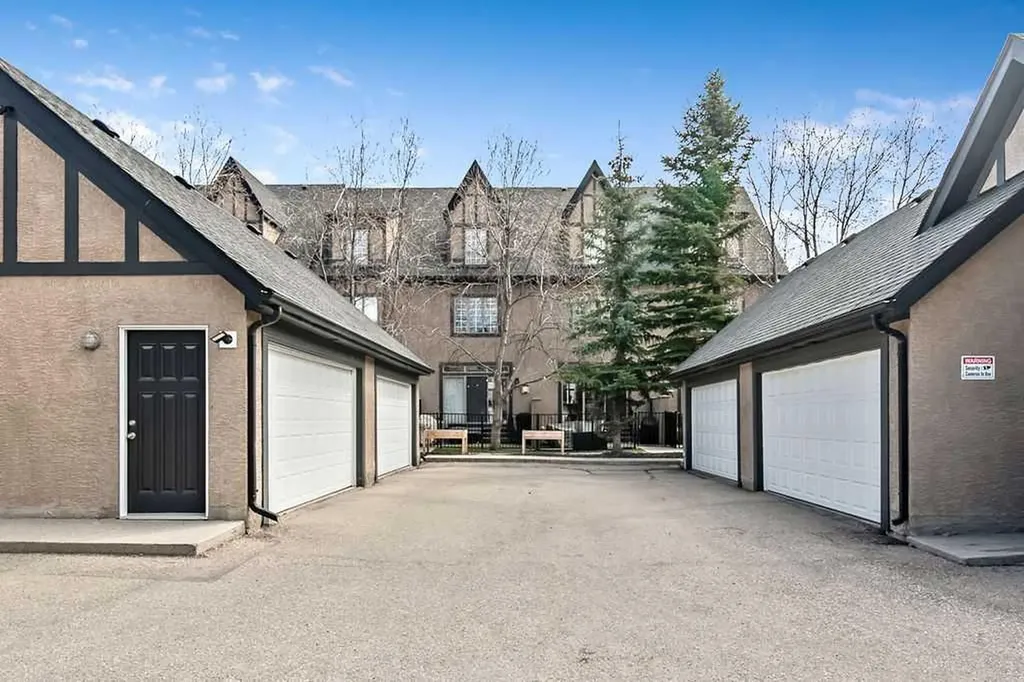 6 Scarpe Drive SW Calgary AB T2T 6P2