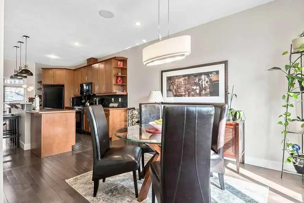 6 Scarpe Drive SW Calgary AB T2T 6P2