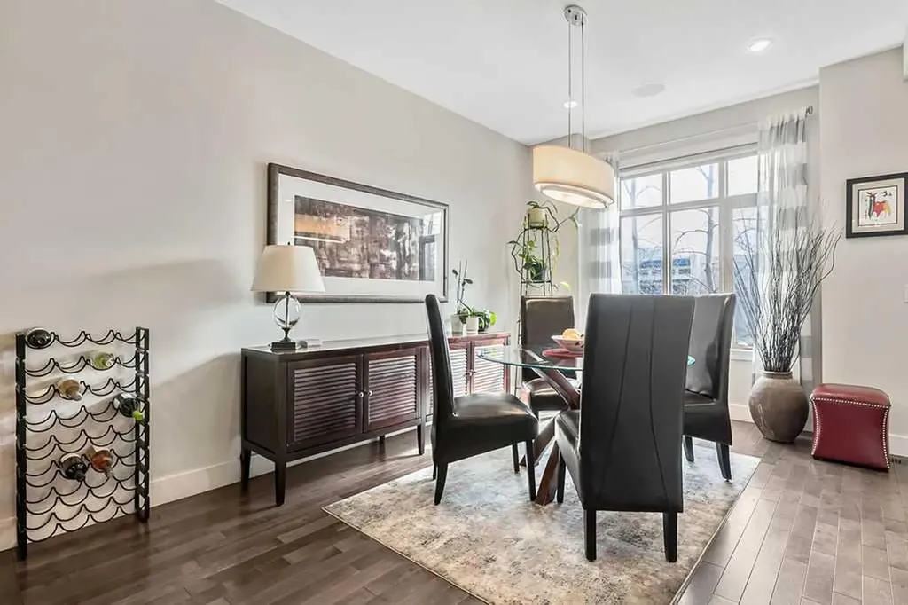6 Scarpe Drive SW Calgary AB T2T 6P2