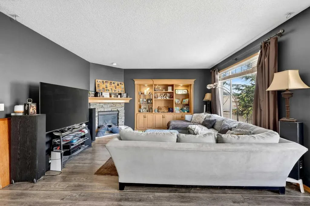 765 Qualicum Beach Bay Chestermere AB T1X1J1