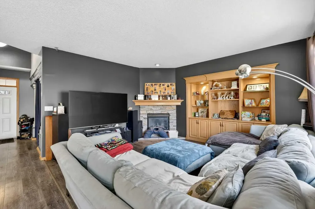 765 Qualicum Beach Bay Chestermere AB T1X1J1