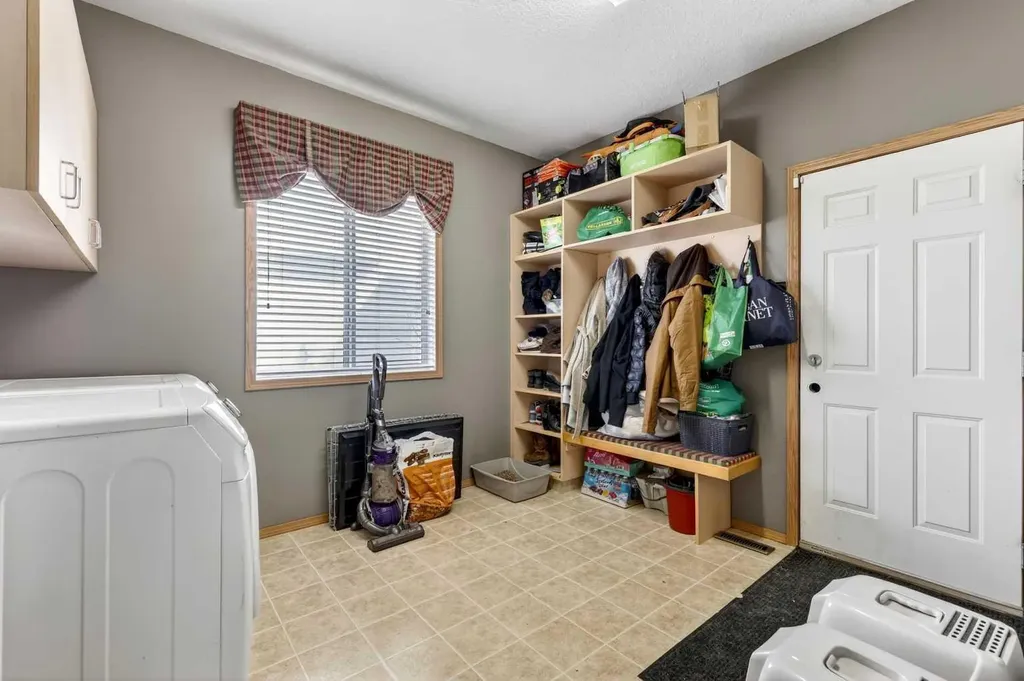 765 Qualicum Beach Bay Chestermere AB T1X1J1