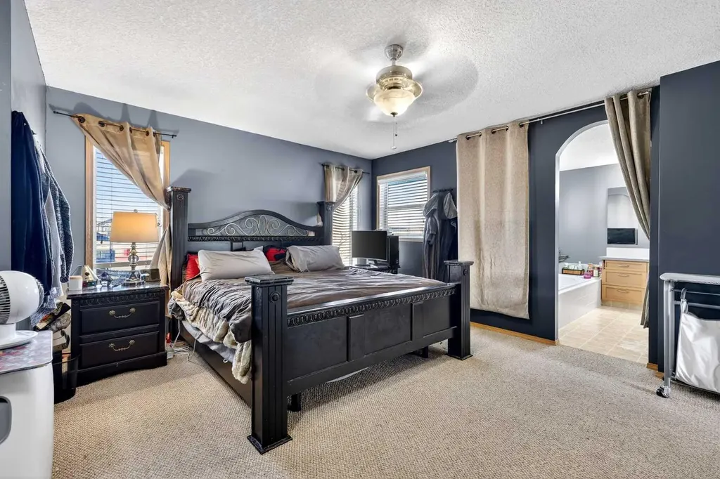 765 Qualicum Beach Bay Chestermere AB T1X1J1