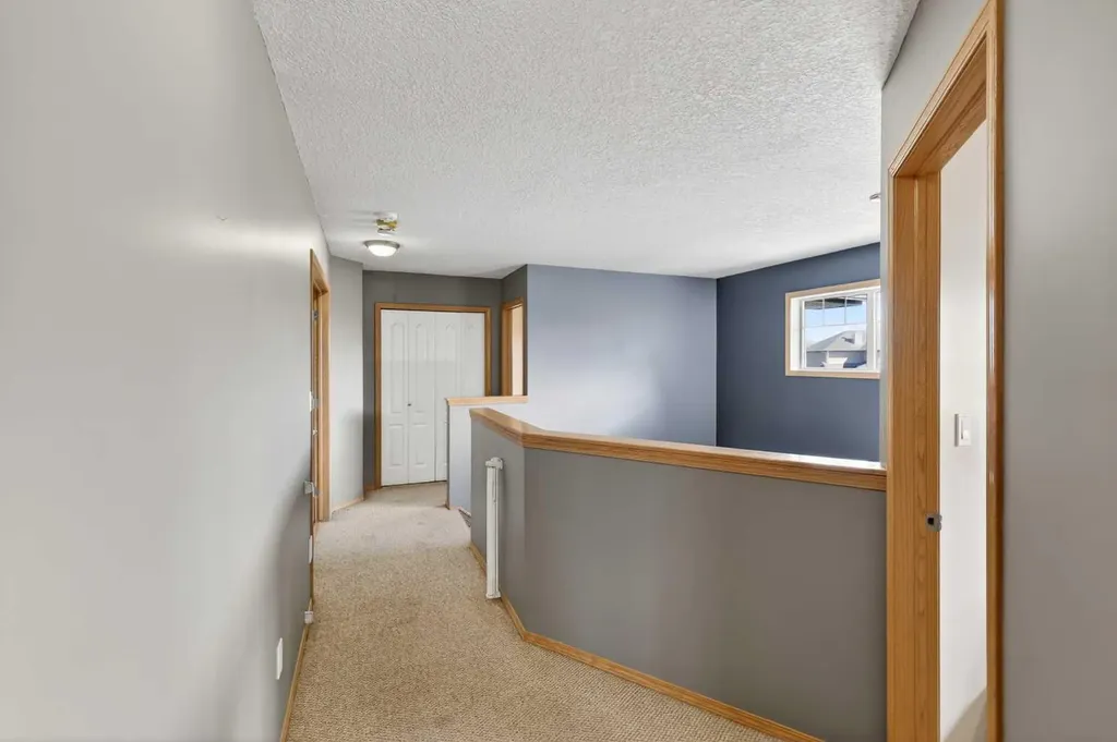 765 Qualicum Beach Bay Chestermere AB T1X1J1