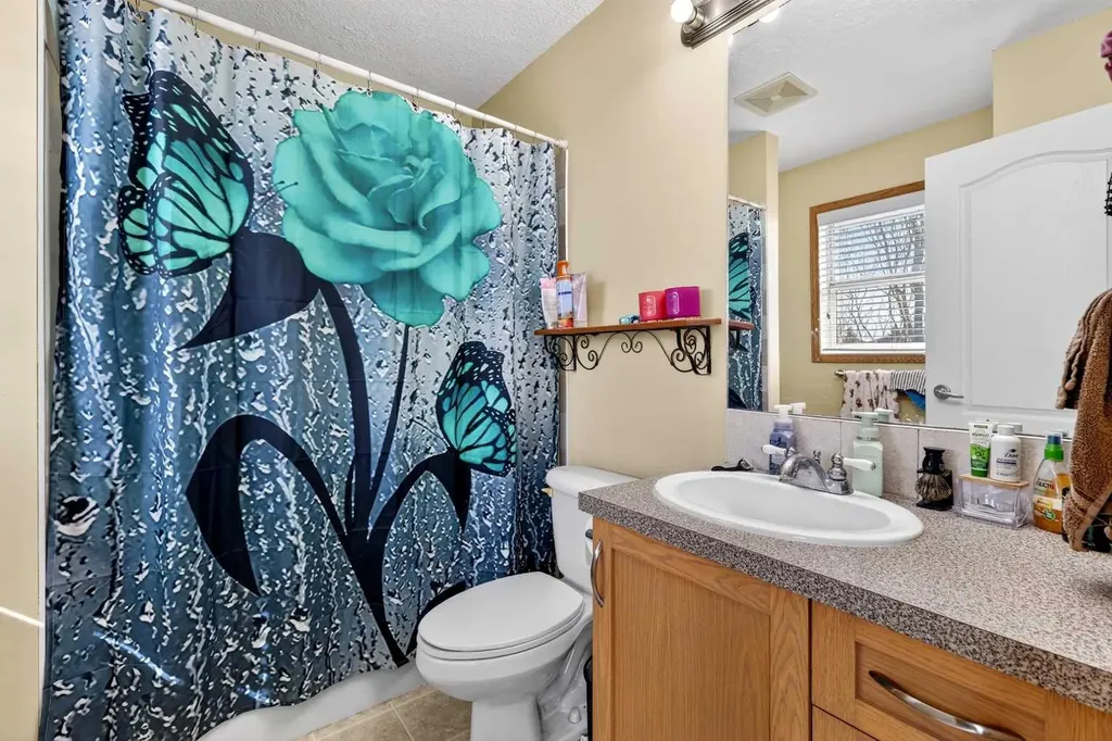 765 Qualicum Beach Bay Chestermere AB T1X1J1