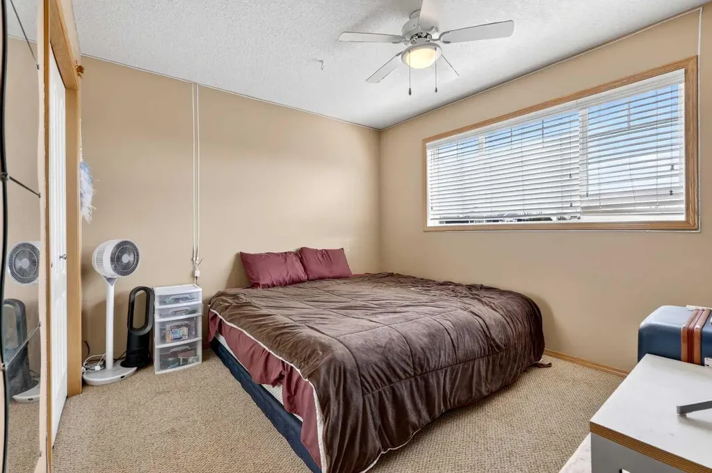 765 Qualicum Beach Bay Chestermere AB T1X1J1