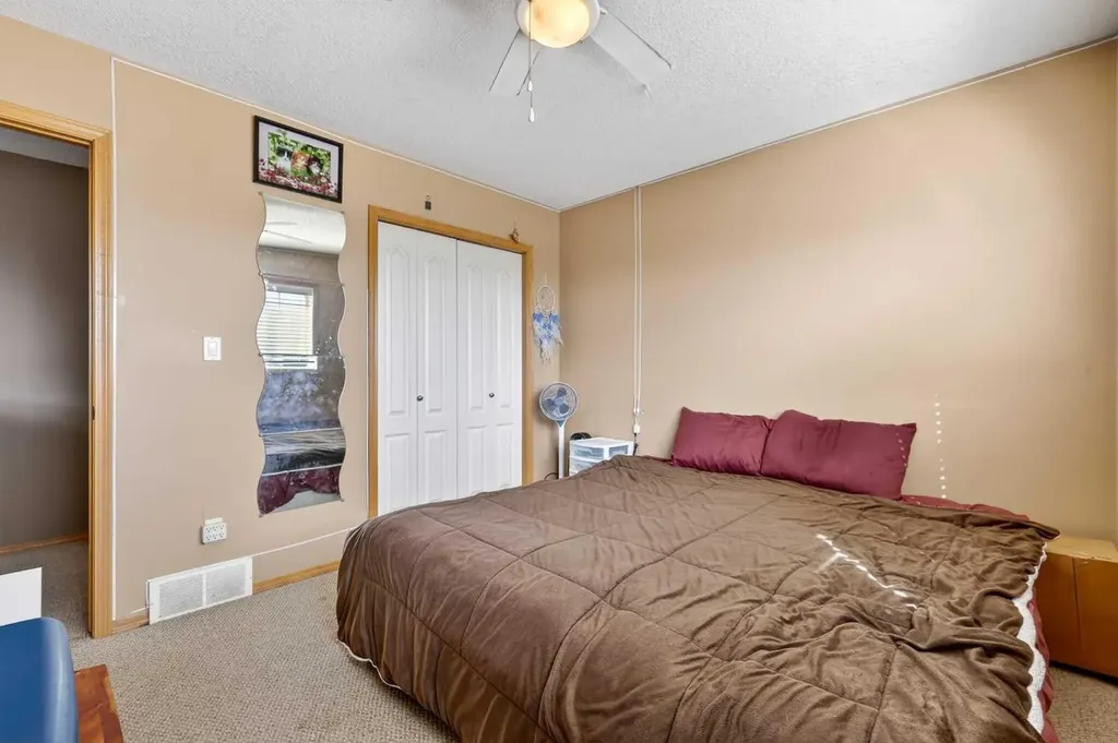 765 Qualicum Beach Bay Chestermere AB T1X1J1