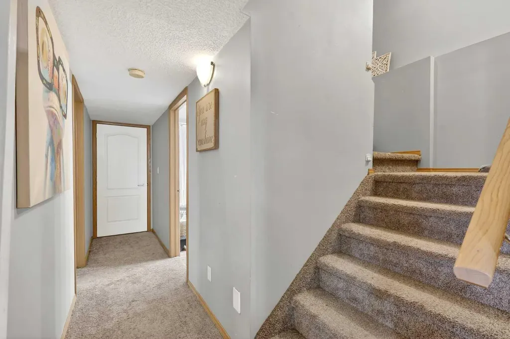 765 Qualicum Beach Bay Chestermere AB T1X1J1