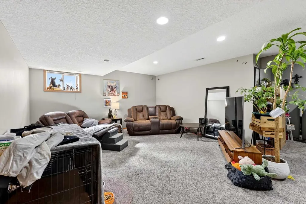 765 Qualicum Beach Bay Chestermere AB T1X1J1