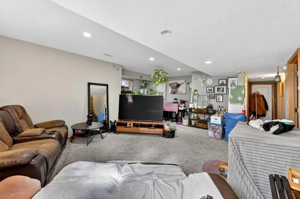 765 Qualicum Beach Bay Chestermere AB T1X1J1