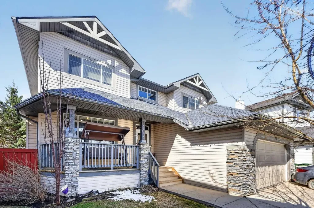 765 Qualicum Beach Bay Chestermere AB T1X1J1