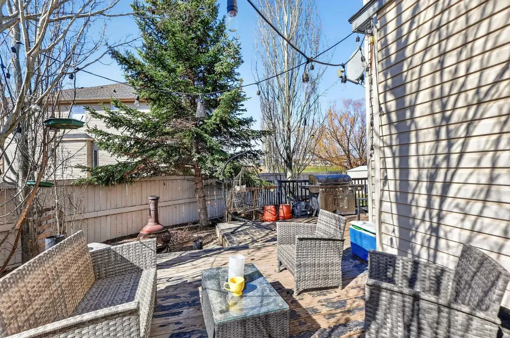 765 Qualicum Beach Bay Chestermere AB T1X1J1