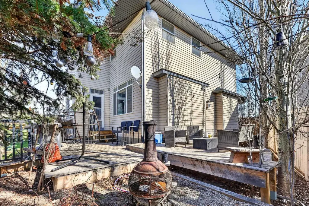 765 Qualicum Beach Bay Chestermere AB T1X1J1