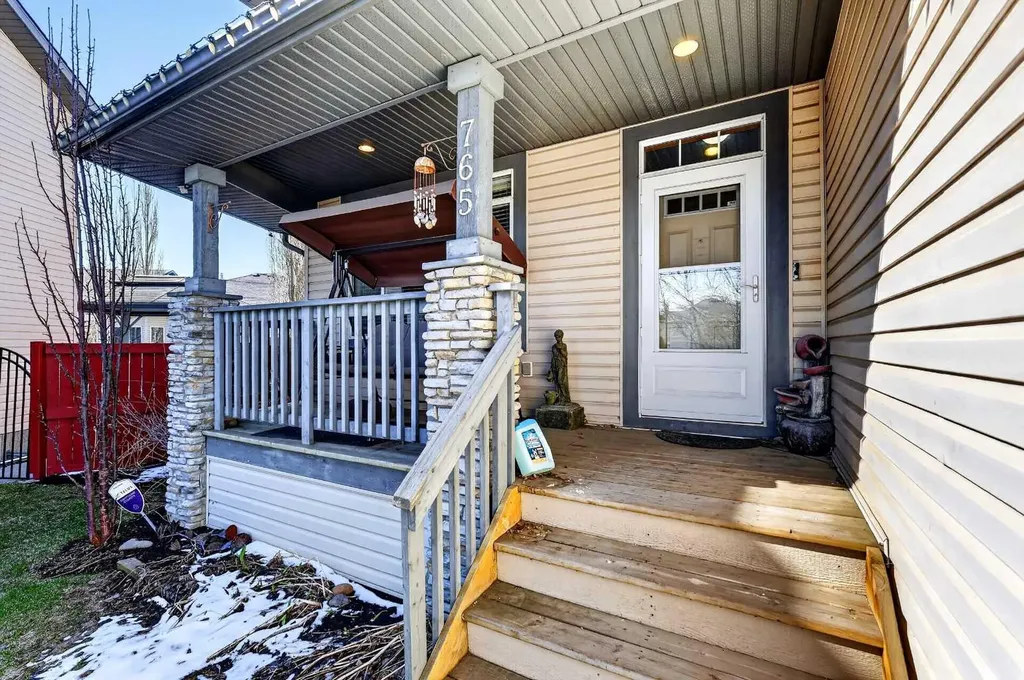 765 Qualicum Beach Bay Chestermere AB T1X1J1