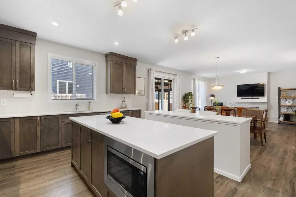 33 Carringham Heights NW Calgary AB T3P1V9