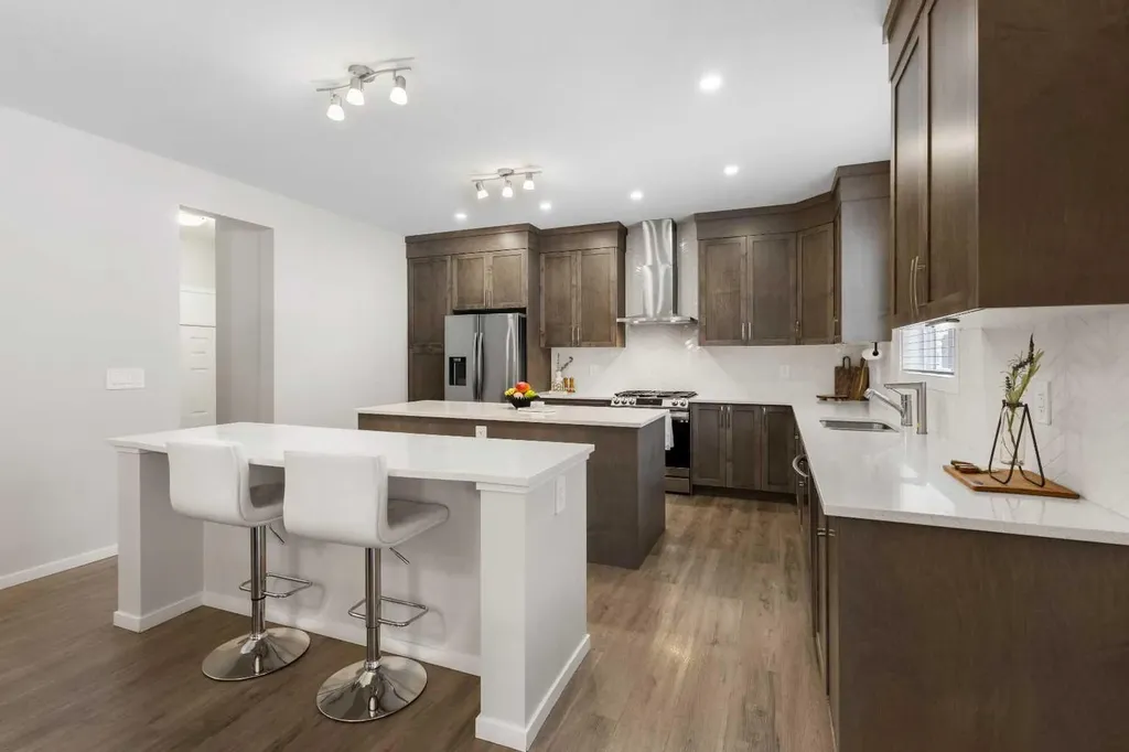 33 Carringham Heights NW Calgary AB T3P1V9