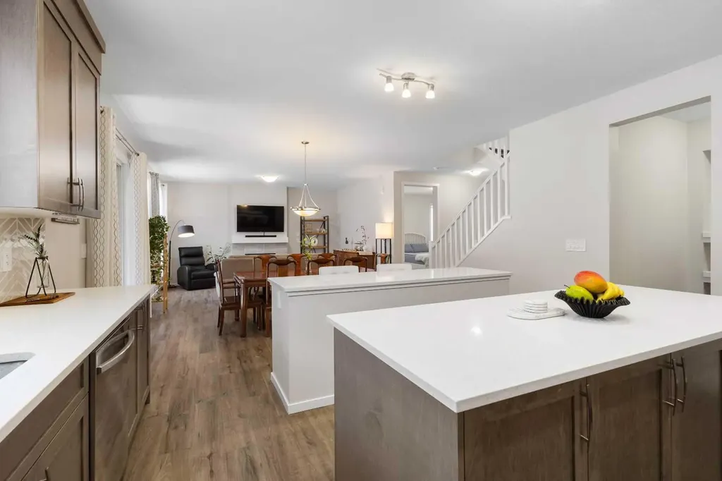 33 Carringham Heights NW Calgary AB T3P1V9