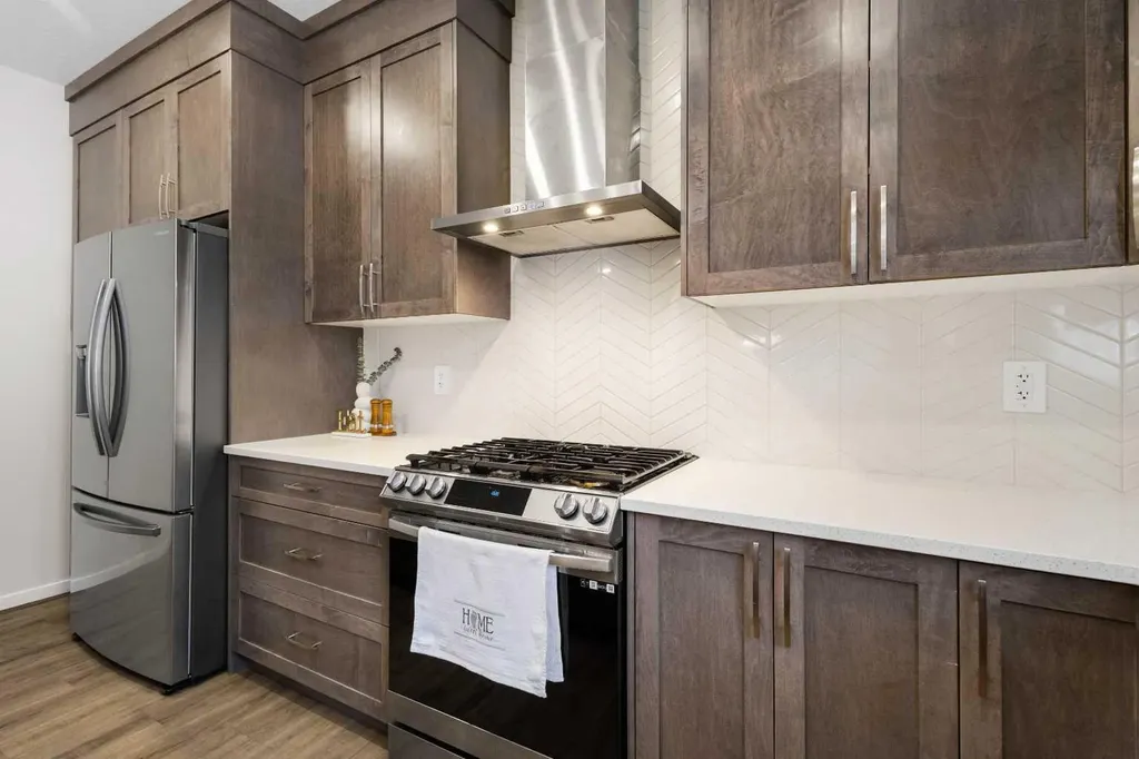 33 Carringham Heights NW Calgary AB T3P1V9